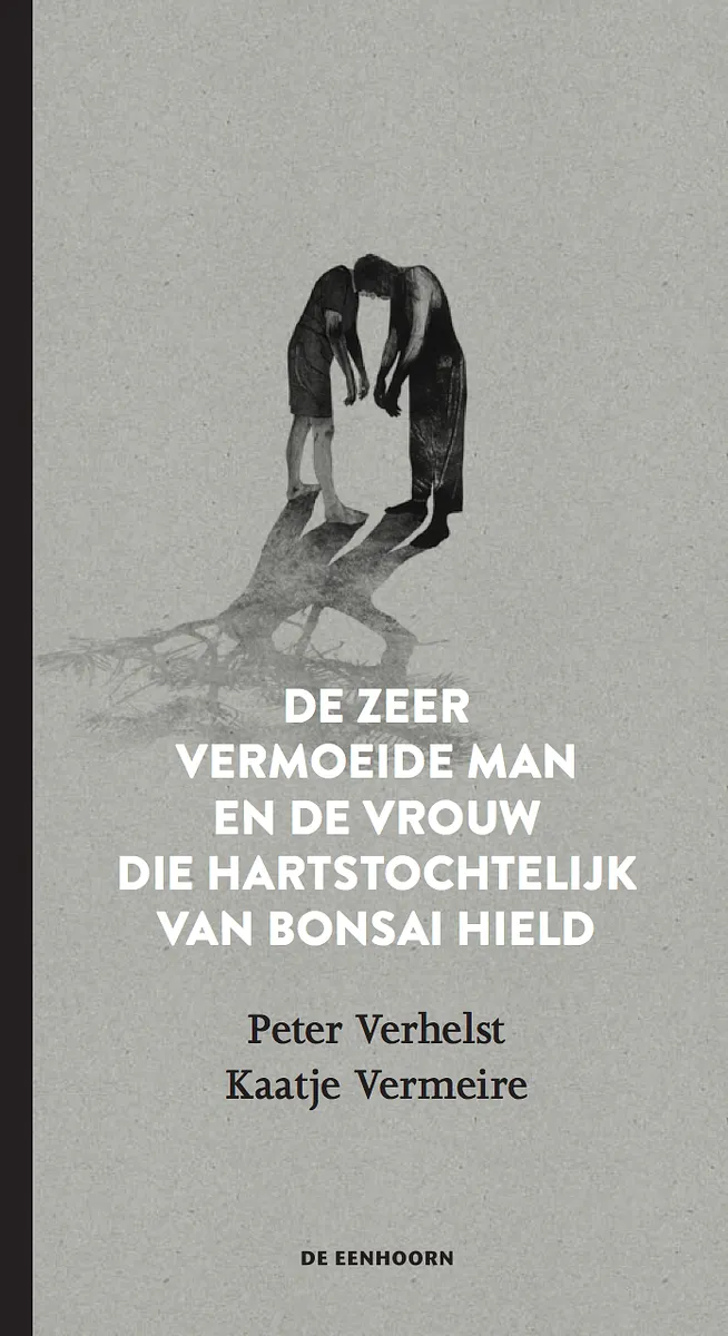 Cover van De zeer vermoeide man en de vrouw die hartstochtelijk van bonsai hield